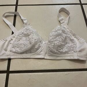 Maidenform White Lace Bra with Adjustable Straps